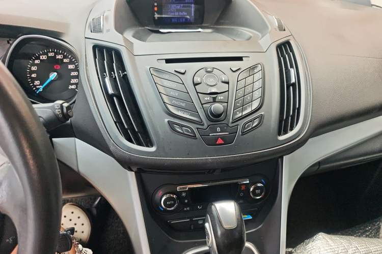 Used Ford Kuga 2013 1.6L GTDi Two-Wheel-Drive Trend Model Audio And AC Panel