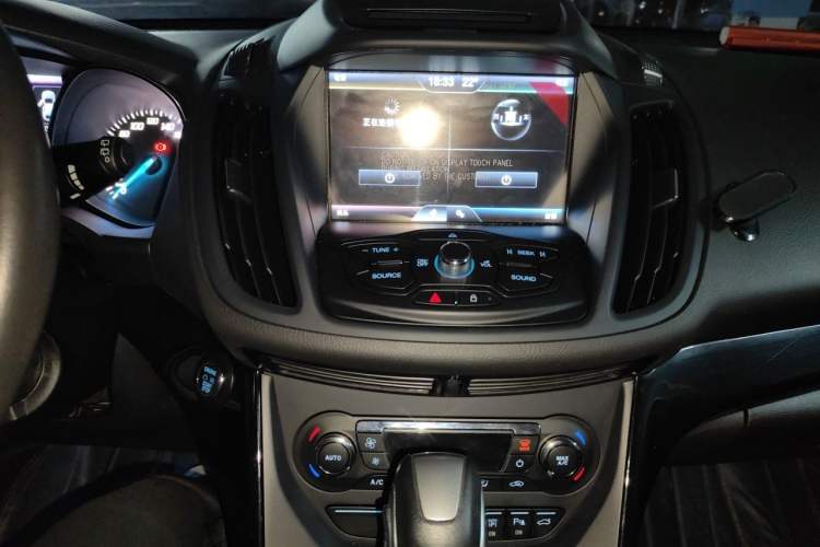 Used Ford Kuga 2013 2.0L GTDi Four-Wheel-Drive Sport Model Audio And AC Panel