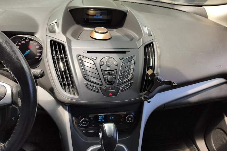 Used Ford Kuga 2013 1.6L GTDi Two-Wheel-Drive Trend Model Audio And AC Panel