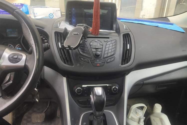 Used Ford Kuga 2013 1.6L GTDi Two-Wheel-Drive Trend Model Audio And AC Panel