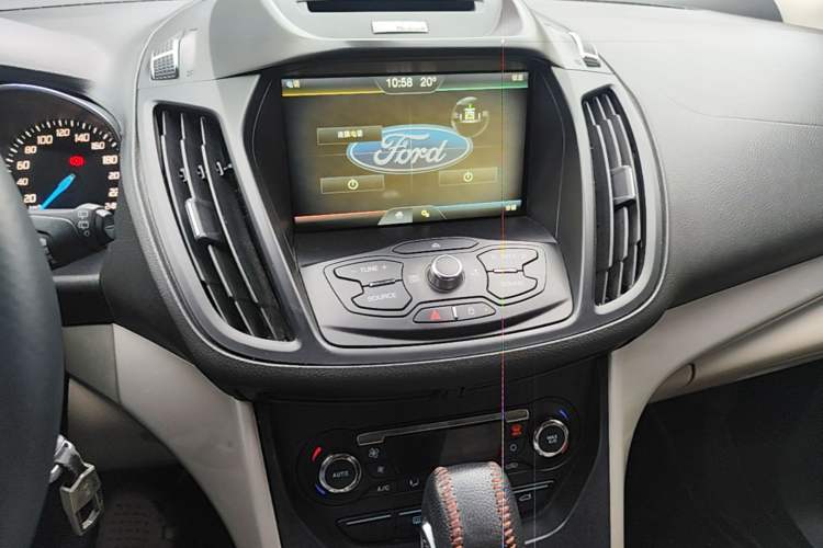 Used Ford Kuga 2013 2.0L GTDi Four-Wheel-Drive Elite Model Audio And AC Panel