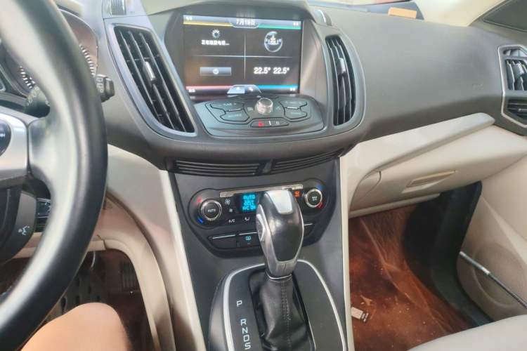 Used Ford Kuga 2013 2.0L GTDi Four-Wheel-Drive Elite Model Audio And AC Panel