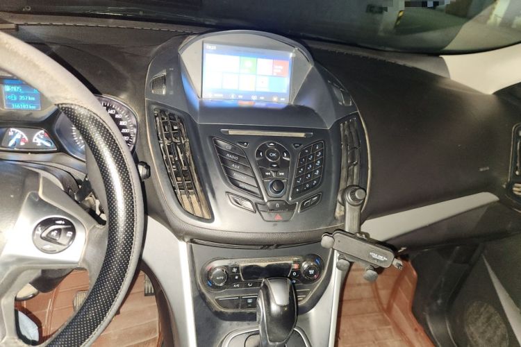 Used Ford Kuga 2013 1.6L GTDi Two-Wheel-Drive Trend Model Audio And AC Panel