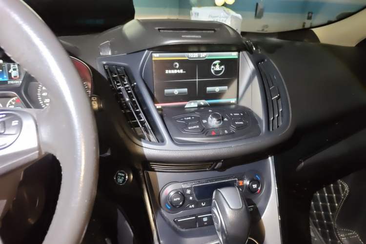 Used Ford Kuga 2013 2.0L GTDi Four-Wheel-Drive Sport Model Audio And AC Panel