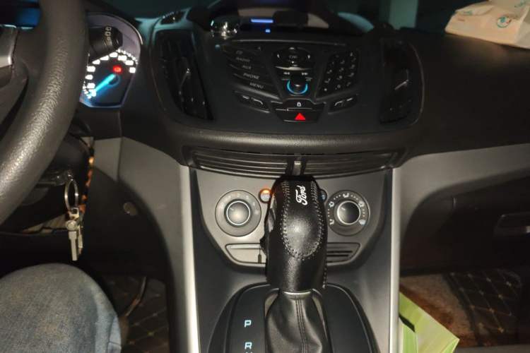 Used Ford Kuga 2013 1.6L GTDi Two-Wheel-Drive Comfort Model Audio And AC Panel