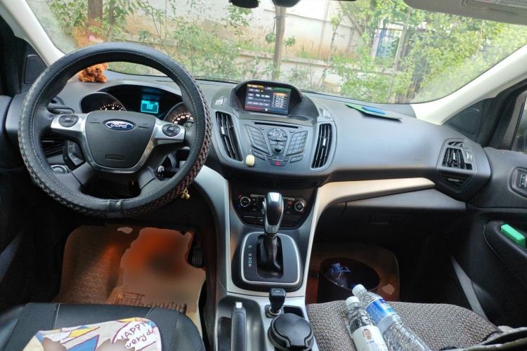 Used Ford Kuga 2013 1.6L GTDi Two-Wheel-Drive Trend Model Center Console