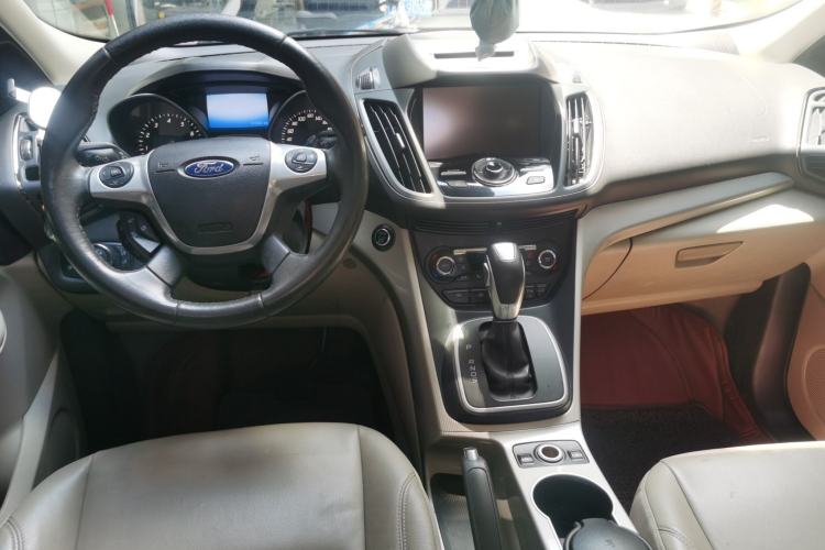 Used Ford Kuga 2013 2.0L GTDi Four-Wheel-Drive Sport Model Center Console