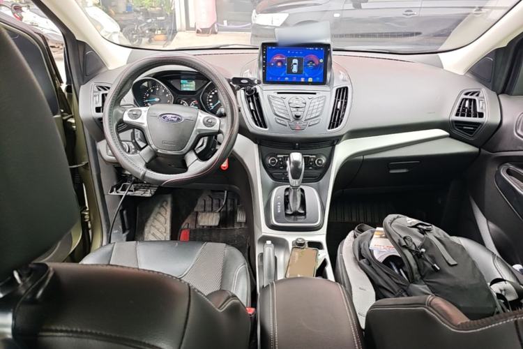 Used Ford Kuga 2013 1.6L GTDi Two-Wheel-Drive Trend Model Center Console
