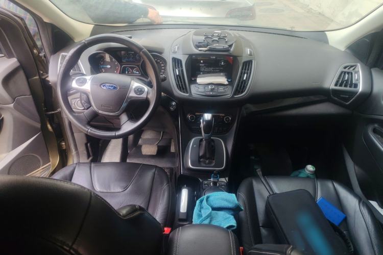 Used Ford Kuga 2013 2.0L GTDi Four-Wheel-Drive Sport Model Center Console