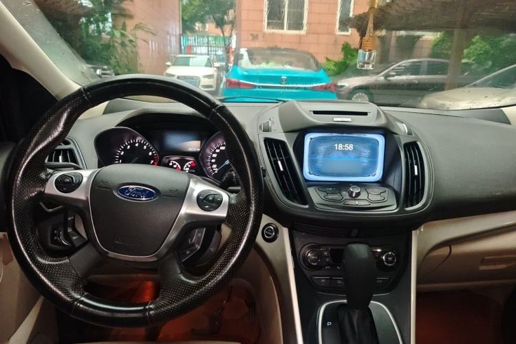 Used Ford Kuga 2013 2.0L GTDi Four-Wheel-Drive Elite Model Center Console