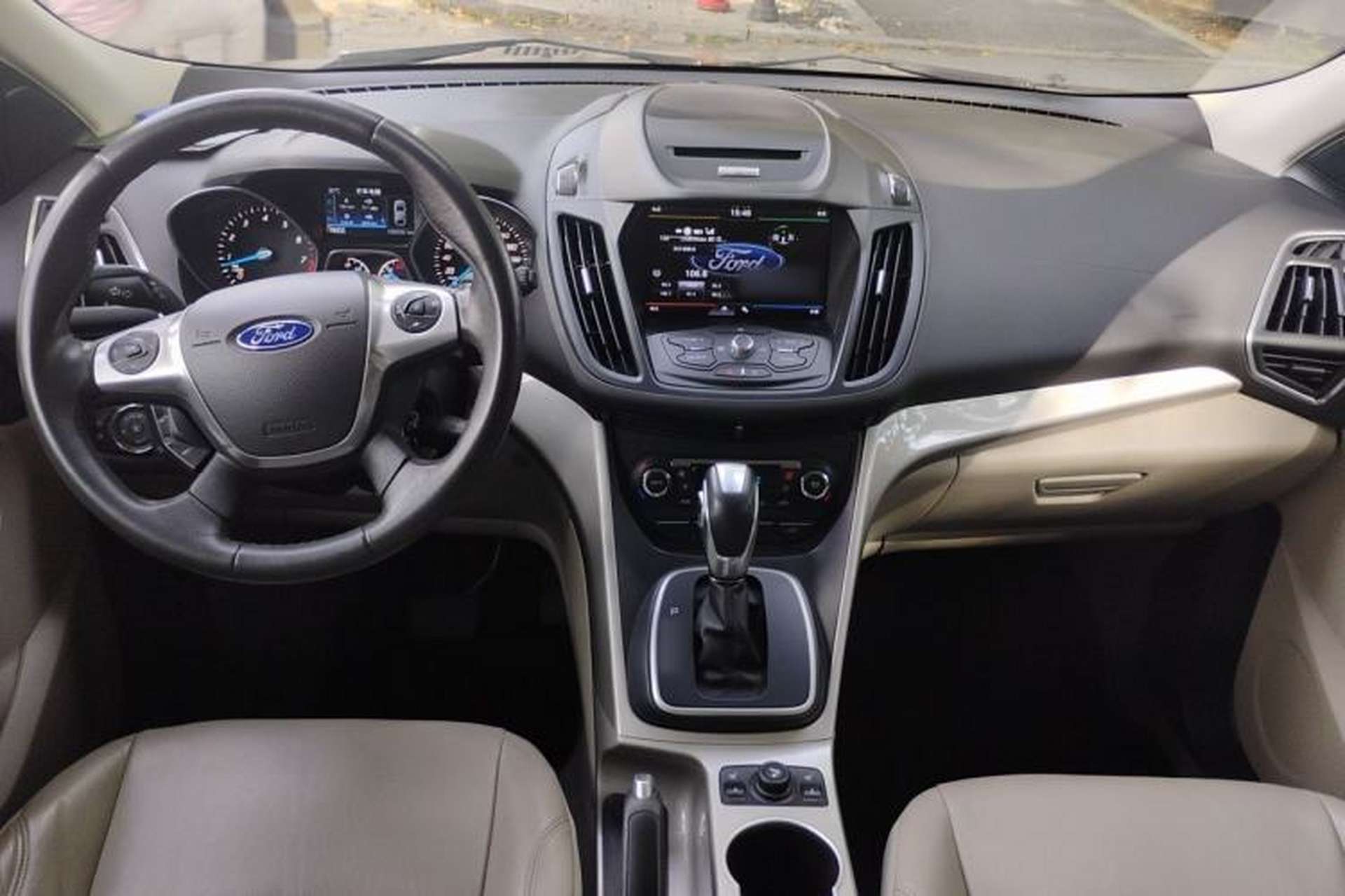 Used Ford Kuga 2013 2.0L GTDi Four-Wheel-Drive Elite Model Center Console