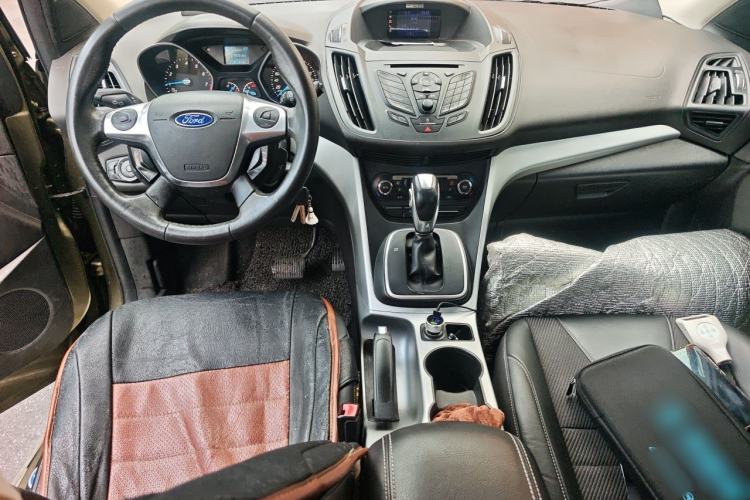 Used Ford Kuga 2013 1.6L GTDi Two-Wheel-Drive Trend Model Center Console