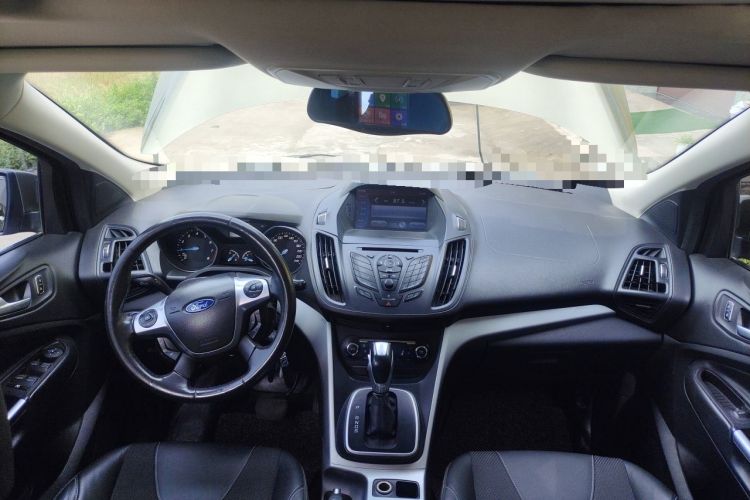 Used Ford Kuga 2013 1.6L GTDi Two-Wheel-Drive Trend Model Center Console