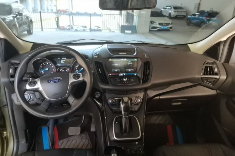 Used Ford Kuga 2013 2.0L GTDi Four-Wheel-Drive Sport Model Center Console