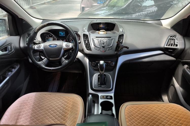 Used Ford Kuga 2013 1.6L GTDi Two-Wheel-Drive Trend Model Center Console