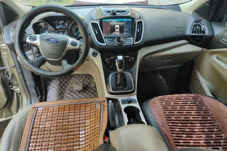 Used Ford Kuga 2013 2.0L GTDi Four-Wheel-Drive Sport Model Center Console