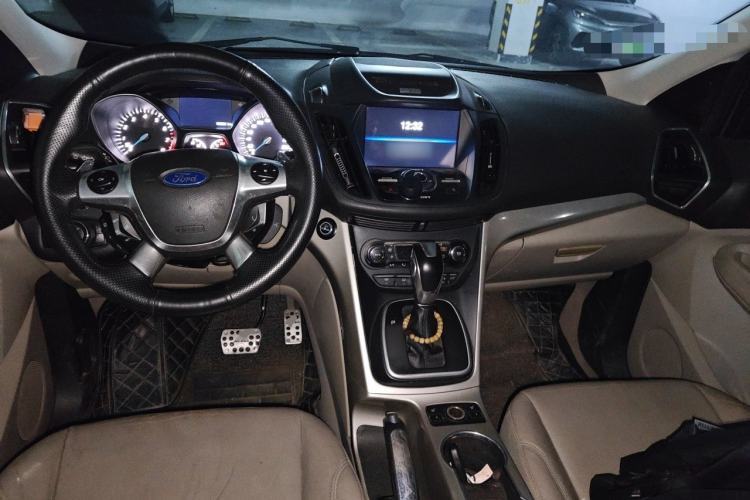 Used Ford Kuga 2013 2.0L GTDi Four-Wheel-Drive Sport Model Center Console