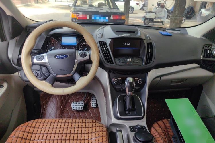 Used Ford Kuga 2013 2.0L GTDi Four-Wheel-Drive Elite Model Center Console