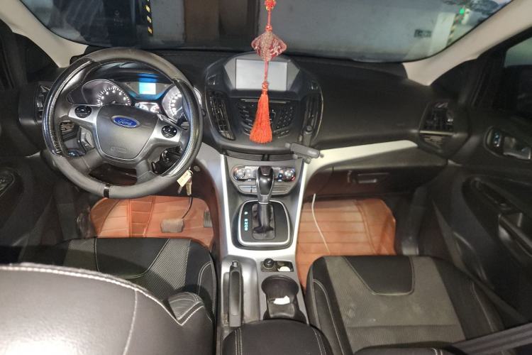 Used Ford Kuga 2013 1.6L GTDi Two-Wheel-Drive Trend Model Center Console