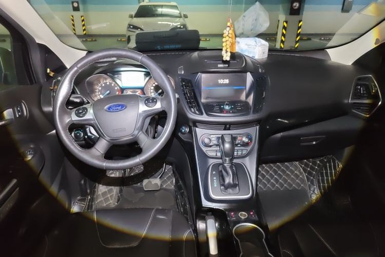 Used Ford Kuga 2013 2.0L GTDi Four-Wheel-Drive Sport Model Center Console