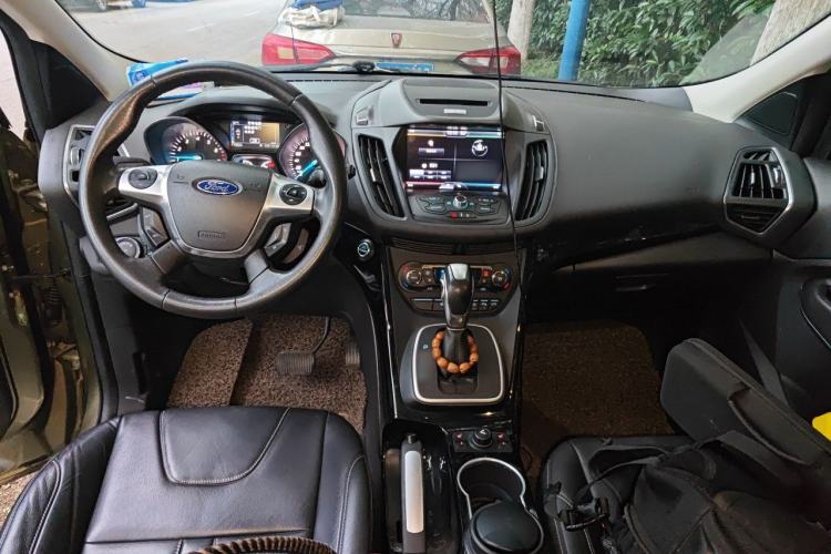 Used Ford Kuga 2013 2.0L GTDi Four-Wheel-Drive Sport Model Center Console