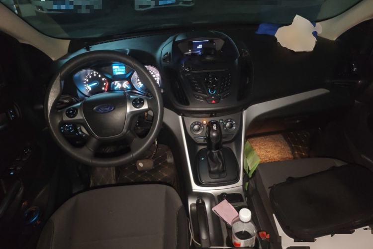 Used Ford Kuga 2013 1.6L GTDi Two-Wheel-Drive Comfort Model Center Console