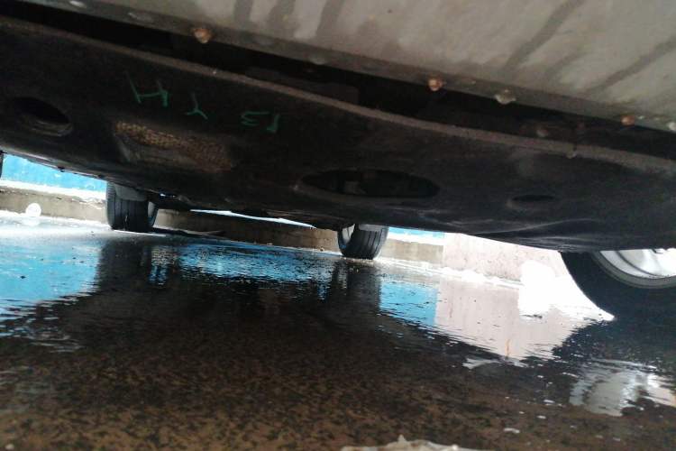 Used Ford Kuga 2013 1.6L GTDi Two-Wheel-Drive Trend Model Chassis Front