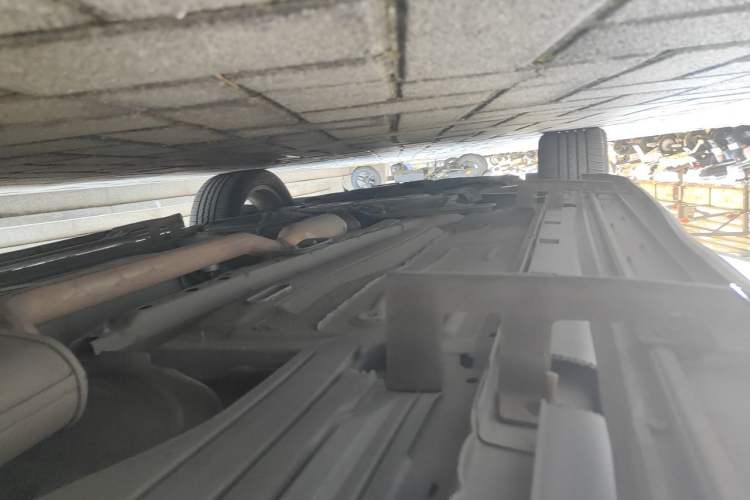 Used Ford Kuga 2013 2.0L GTDi Four-Wheel-Drive Sport Model Chassis Rear Left