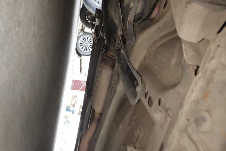 Used Ford Kuga 2013 1.6L GTDi Two-Wheel-Drive Trend Model Chassis Rear Right