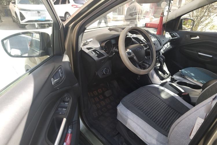 Used Ford Kuga 2013 1.6L GTDi Two-Wheel-Drive Comfort Model Driver Seat