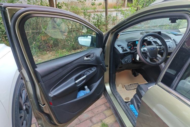 Used Ford Kuga 2013 1.6L GTDi Two-Wheel-Drive Trend Model Driver Seat