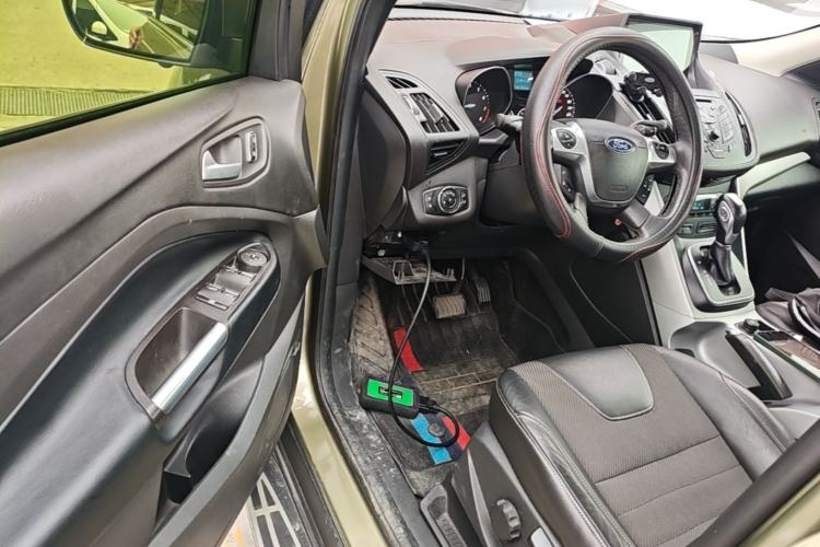 Used Ford Kuga 2013 1.6L GTDi Two-Wheel-Drive Trend Model Driver Seat