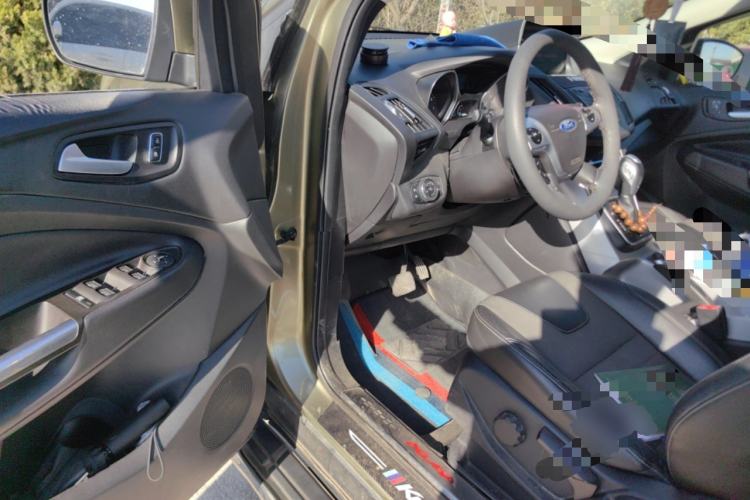 Used Ford Kuga 2013 1.6L GTDi Two-Wheel-Drive Trend Model Driver Seat