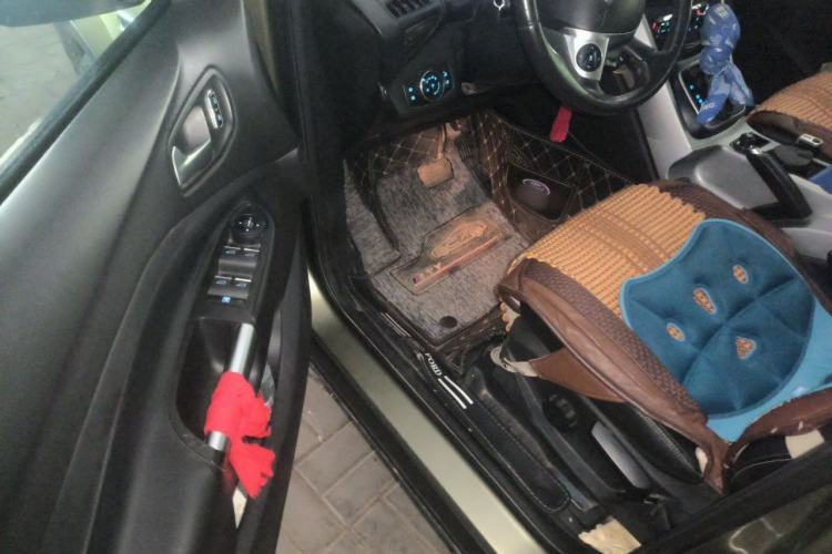 Used Ford Kuga 2013 1.6L GTDi Two-Wheel-Drive Trend Model Driver Seat