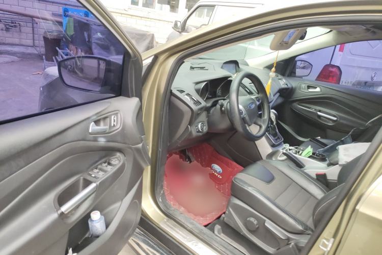 Used Ford Kuga 2013 1.6L GTDi Two-Wheel-Drive Trend Model Driver Seat