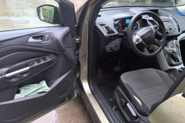 Used Ford Kuga 2013 1.6L GTDi Two-Wheel-Drive Comfort Model Driver Seat