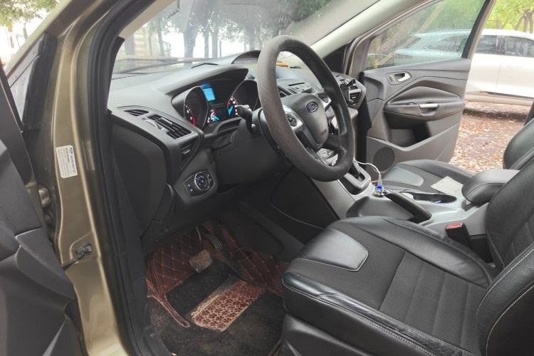 Used Ford Kuga 2013 1.6L GTDi Two-Wheel-Drive Trend Model Driver Seat