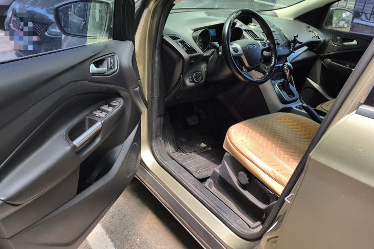 Used Ford Kuga 2013 1.6L GTDi Two-Wheel-Drive Trend Model Driver Seat