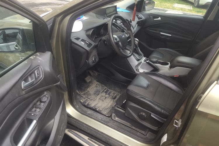 Used Ford Kuga 2013 1.6L GTDi Two-Wheel-Drive Trend Model Driver Seat