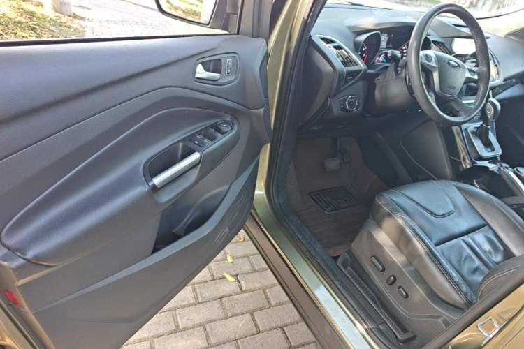 Used Ford Kuga 2013 2.0L GTDi Four-Wheel-Drive Sport Model Driver Seat