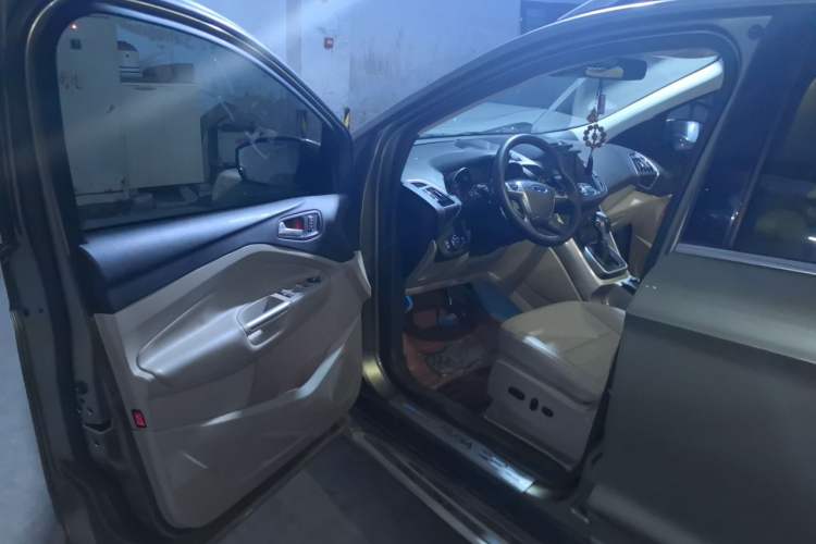 Used Ford Kuga 2013 2.0L GTDi Four-Wheel-Drive Sport Model Driver Seat