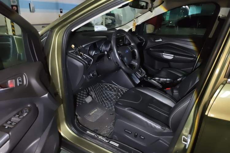 Used Ford Kuga 2013 2.0L GTDi Four-Wheel-Drive Sport Model Driver Seat