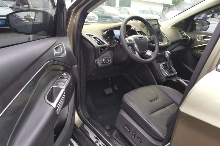 Used Ford Kuga 2013 2.0L GTDi Four-Wheel-Drive Sport Model Driver Seat