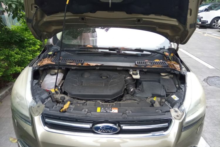 Used Ford Kuga 2013 2.0L GTDi Four-Wheel-Drive Sport Model Engine Bay