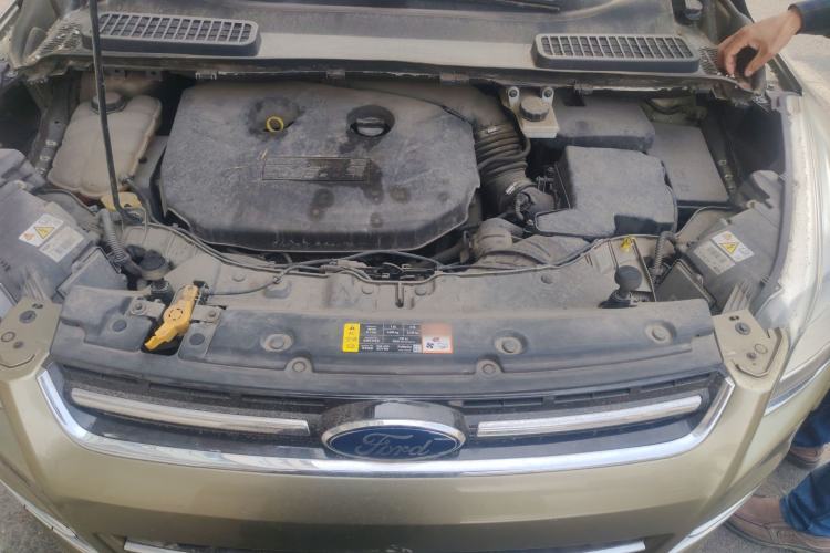 Used Ford Kuga 2013 2.0L GTDi Four-Wheel-Drive Sport Model Engine Bay