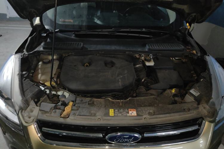 Used Ford Kuga 2013 2.0L GTDi Four-Wheel-Drive Sport Model Engine Bay