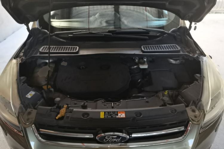 Used Ford Kuga 2013 2.0L GTDi Four-Wheel-Drive Sport Model Engine Bay