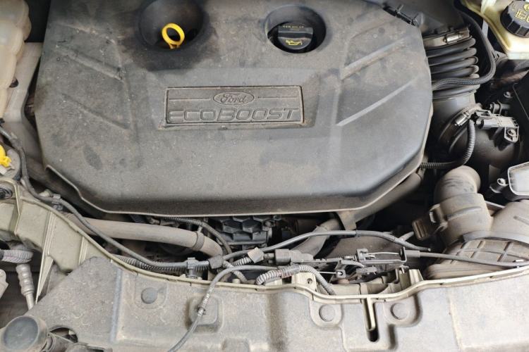 Used Ford Kuga 2013 2.0L GTDi Four-Wheel-Drive Sport Model Engine Bay