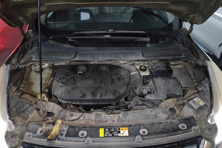 Used Ford Kuga 2013 2.0L GTDi Four-Wheel-Drive Sport Model Engine Bay