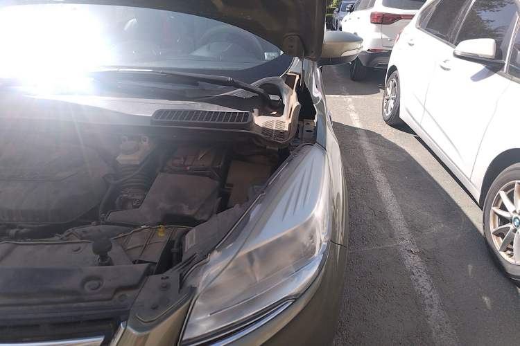 Used Ford Kuga 2013 1.6L GTDi Two-Wheel-Drive Comfort Model Engine Bay Left